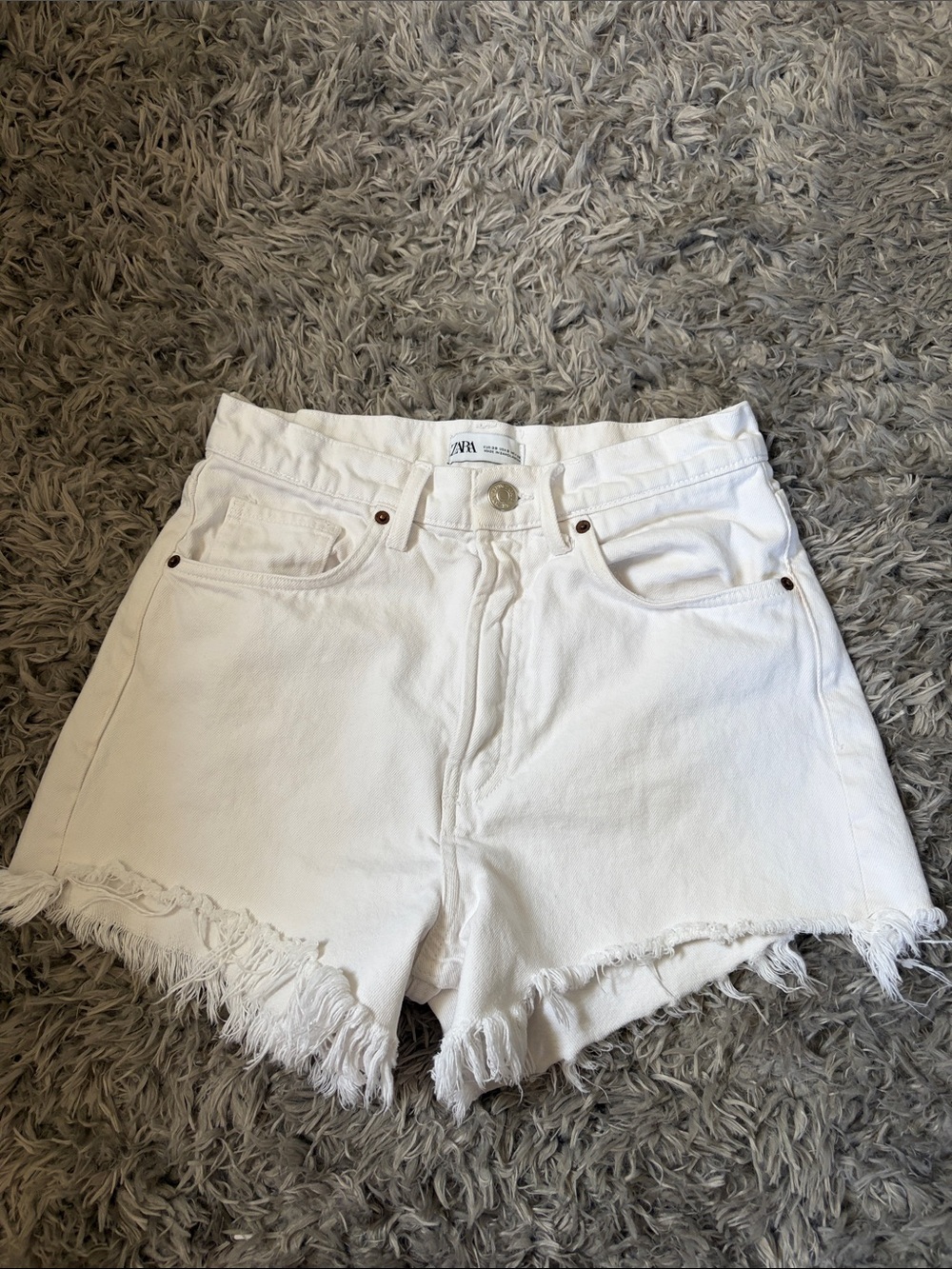 Zara White High-Rise Frayed Denim Shorts
